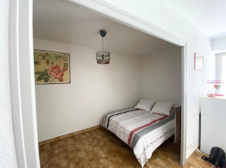 Jullianges Studio En Rez-De-Chaussee Tout Equipe מראה חיצוני תמונה