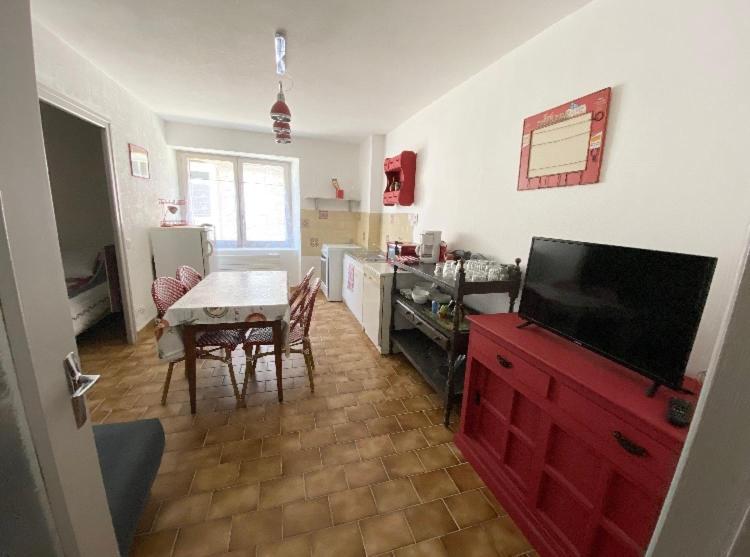 Jullianges Studio En Rez-De-Chaussee Tout Equipe מראה חיצוני תמונה